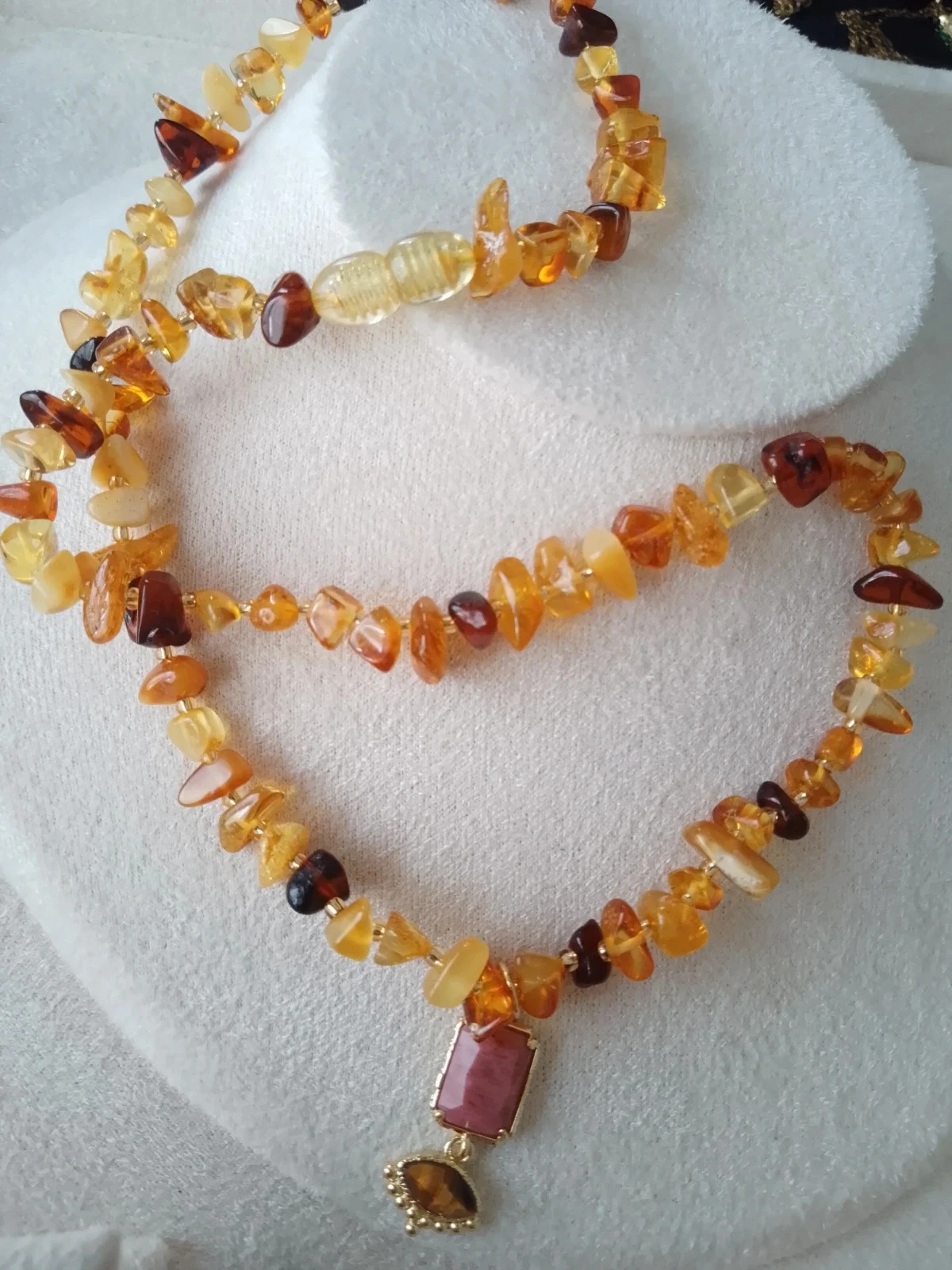 collier en ambre, rhodonite et oeil de tigre – photo 2